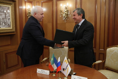 Глава Хакасии заключил соглашение о сотрудничестве с компанией "Роснефть"